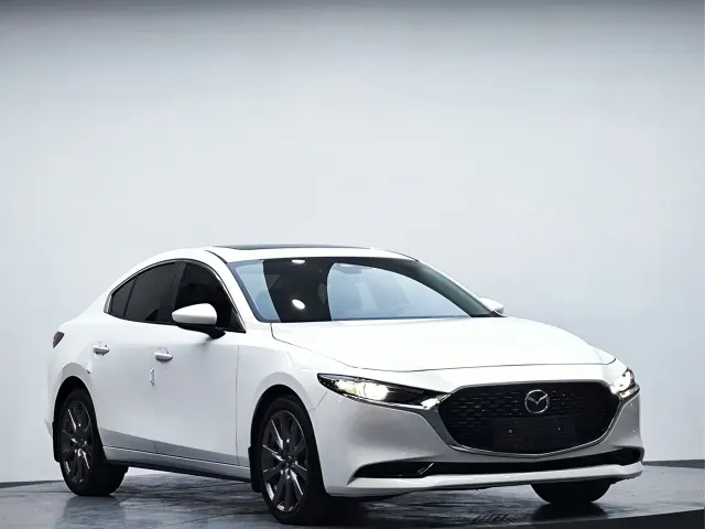 Mazda Axela — Фото автомобиля 4