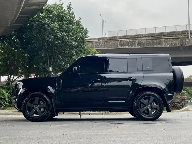 Land Rover Defender — Фото автомобиля 3