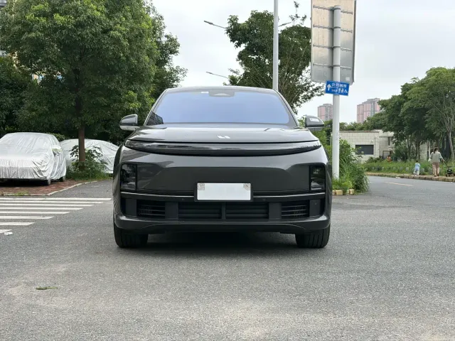 Li Auto L7 — Фото автомобиля 2