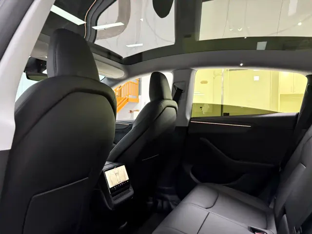 Tesla Model Y — Фото автомобиля 15