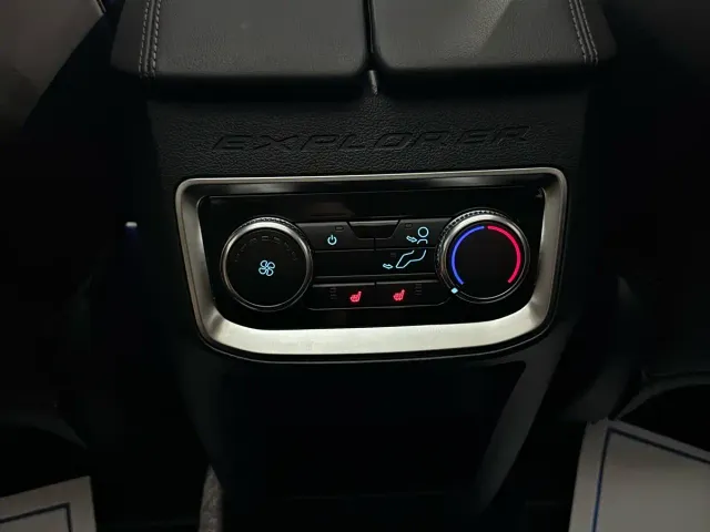 Ford Explorer — Фото автомобиля 12