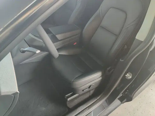 Tesla Model Y — Фото автомобиля 14
