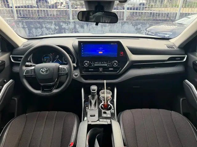 Toyota Highlander — Фото автомобиля 7