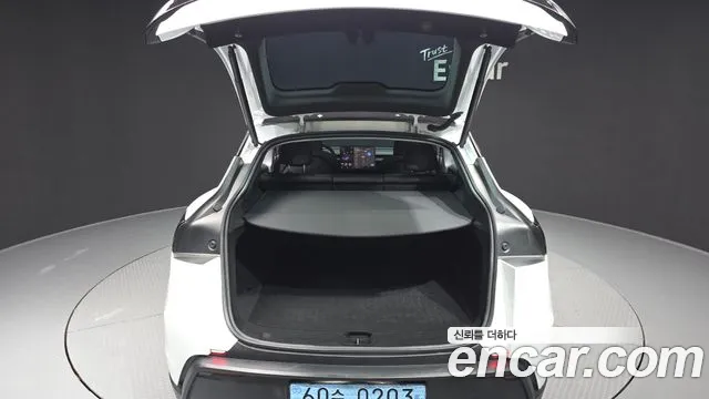 Tesla Model Y — Фото автомобиля 20