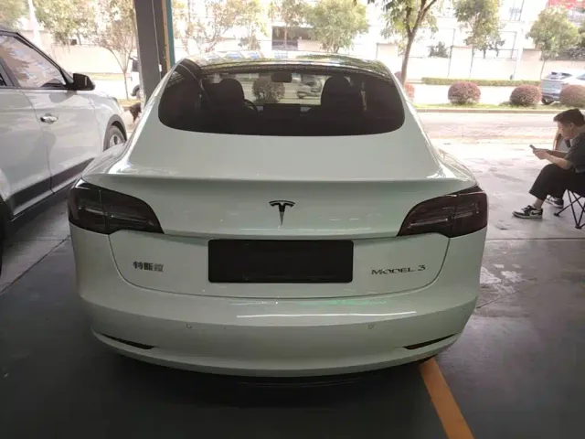 Tesla Model 3 — Фото автомобиля 5