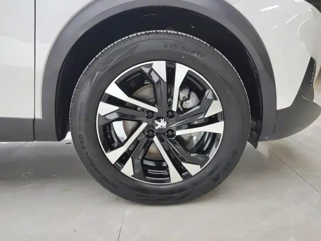 Peugeot 2008 — Фото автомобиля 6