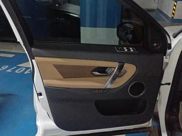 Land Rover Discovery Sport — Фото автомобиля 7