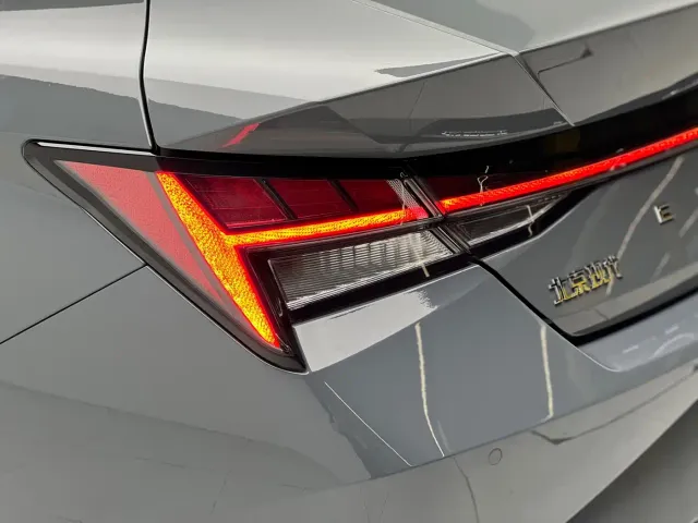 Hyundai Elantra — Фото автомобиля 18