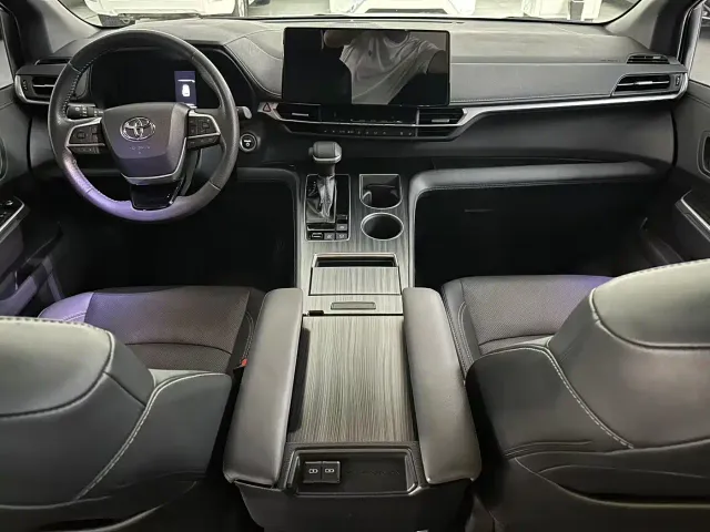 Toyota Sienna — Фото автомобиля 6