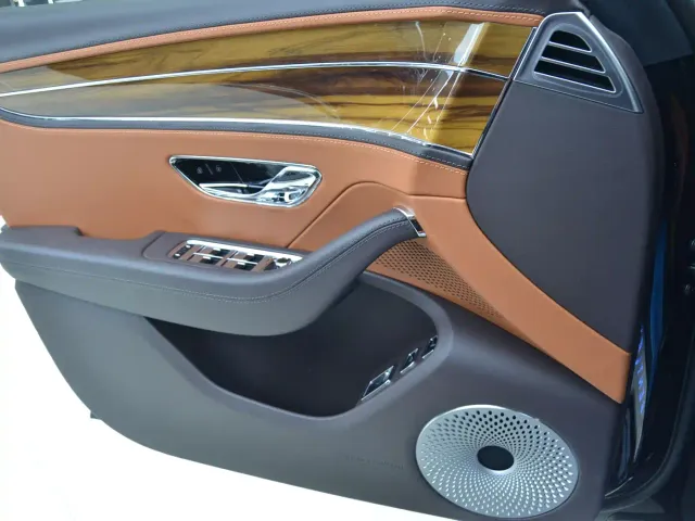 Bentley Flying Spur — Фото автомобиля 14