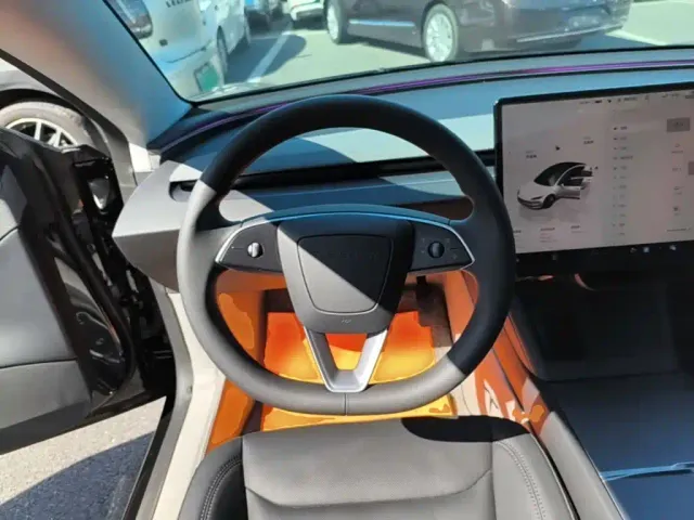 Tesla Model 3 — Фото автомобиля 10