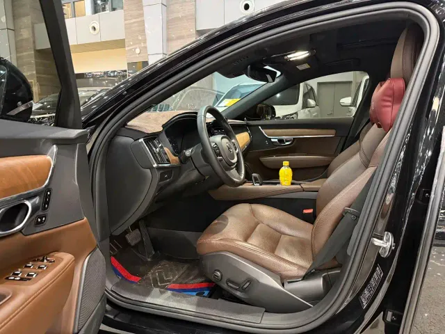 Volvo S90 — Фото автомобиля 5