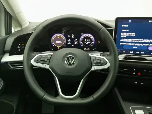Volkswagen Golf — Фото автомобиля 11