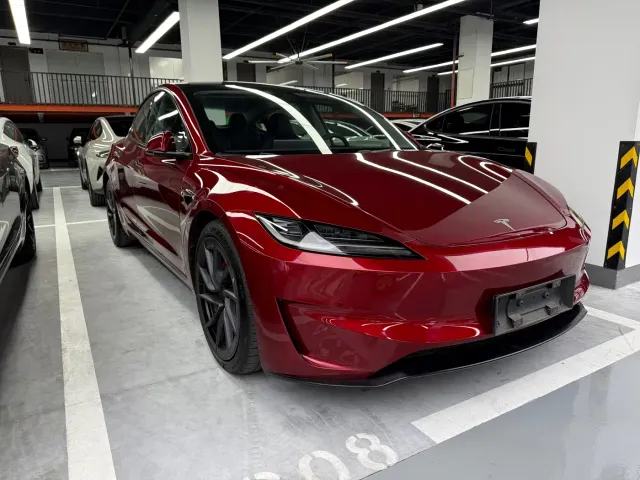 Tesla Model 3 — Фото автомобиля 3