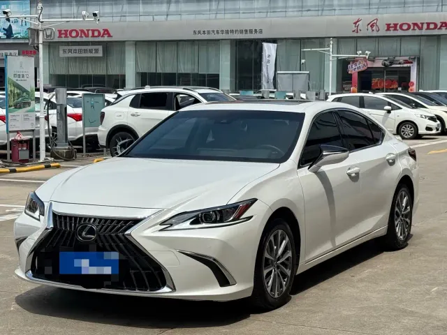 Lexus ES — Фото автомобиля 4