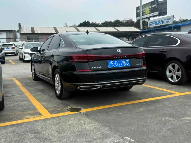 Volkswagen Passat — Фото автомобиля 5