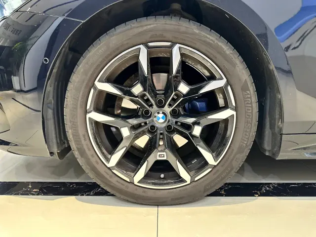 BMW 5 Series — Фото автомобиля 13
