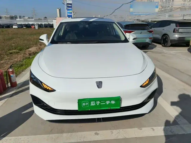 Roewe D7 — Фото автомобиля 2