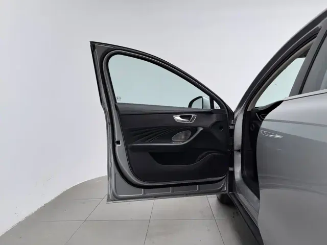Roewe D7 — Фото автомобиля 8