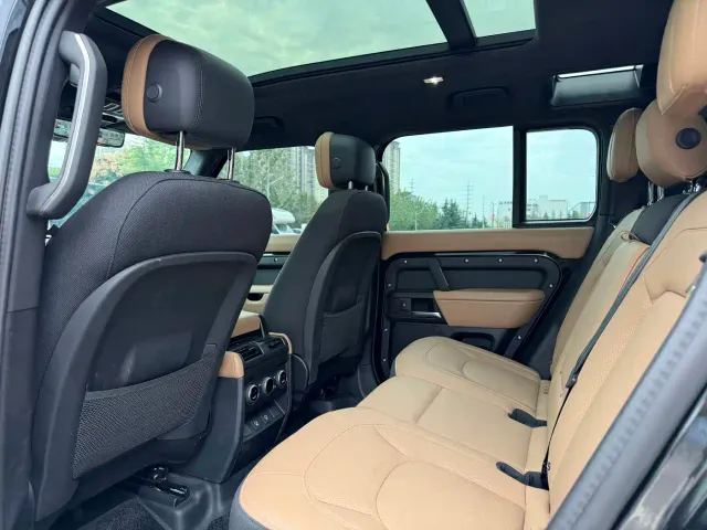 Land Rover Defender — Фото автомобиля 7