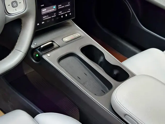 Nio ET5 — Фото автомобиля 8