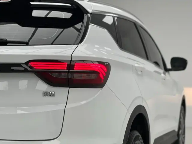 Geely Binyue — Фото автомобиля 10