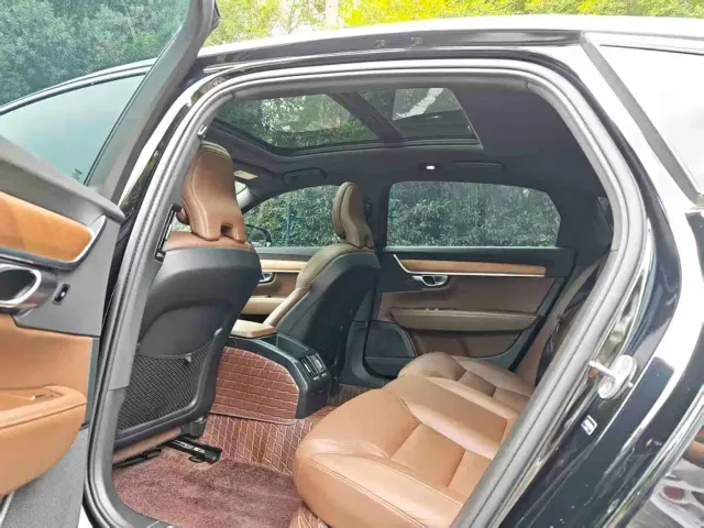 Volvo S90 — Фото автомобиля 4
