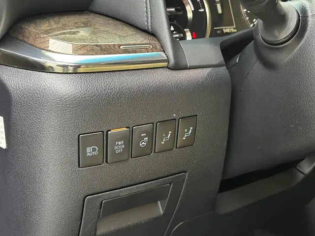 Toyota Alphard — Фото автомобиля 16
