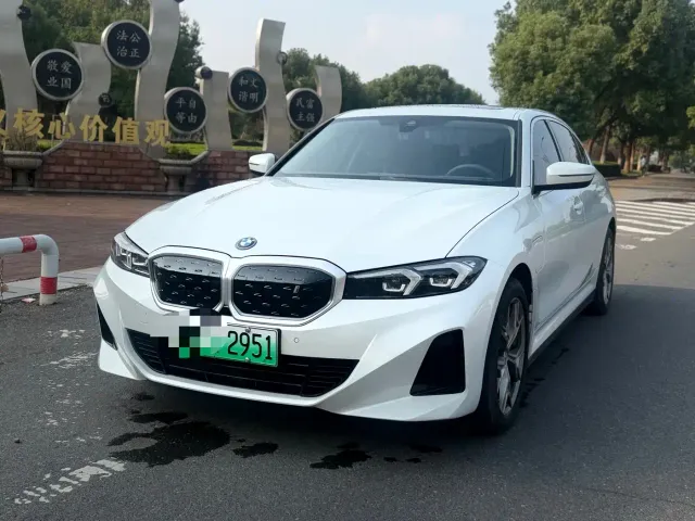 Фотография автомобиля — BMW i3
