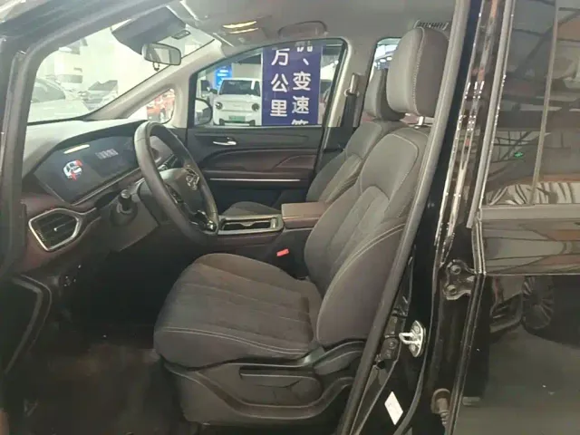 GAC Trumpchi M6 — Фото автомобиля 14