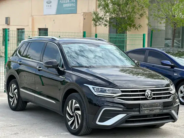 Volkswagen Tiguan L — Фото автомобиля 3