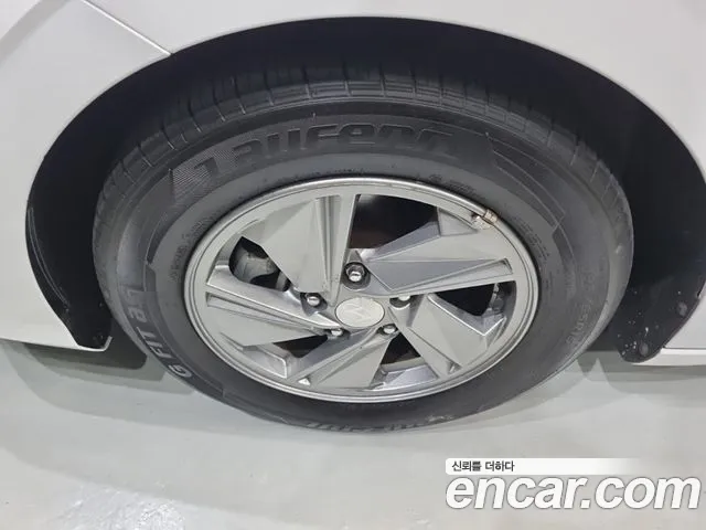 Hyundai Avante — Фото автомобиля 9