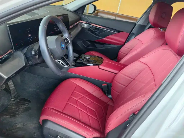 BMW i5 — Фото автомобиля 7