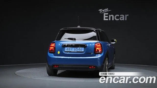 MINI Cooper Electric — Фото автомобиля 4