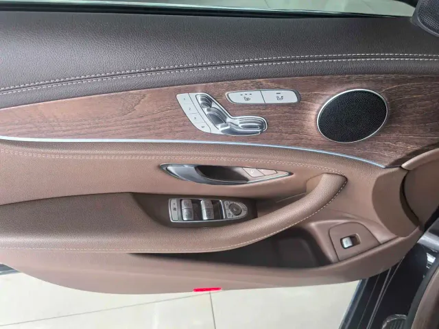 Mercedes-Benz E-Class — Фото автомобиля 9