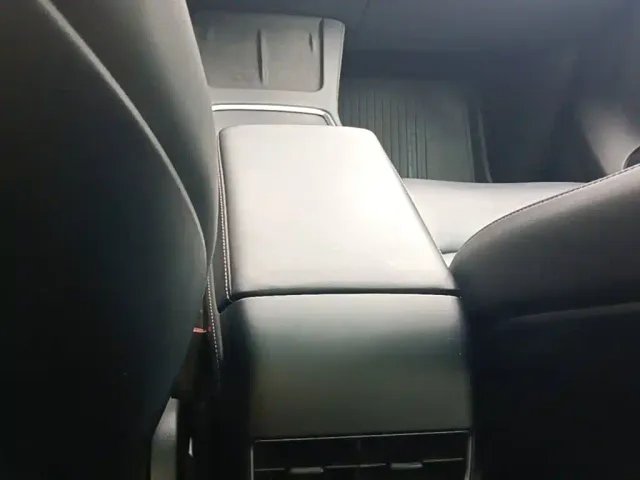 Tesla Model Y — Фото автомобиля 13