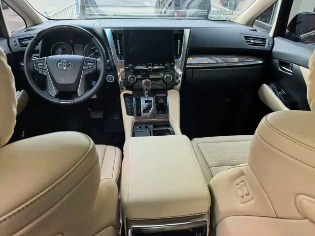 Toyota Alphard — Фото автомобиля 8
