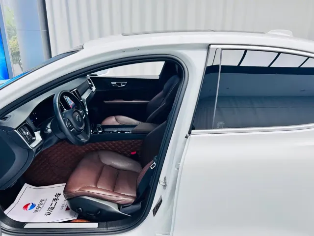 Volvo S60 — Фото автомобиля 17