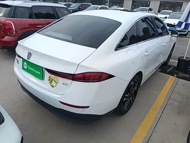 Roewe D7 — Фото автомобиля 6