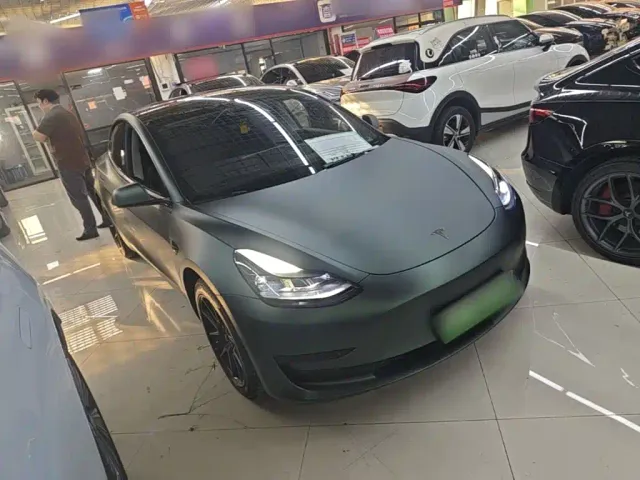 Tesla Model 3 — Фото автомобиля 3