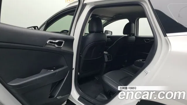 Kia Sportage Sportage 5-е поколение Бензин 1.6 турбо 2WD — Фото автомобиля 11