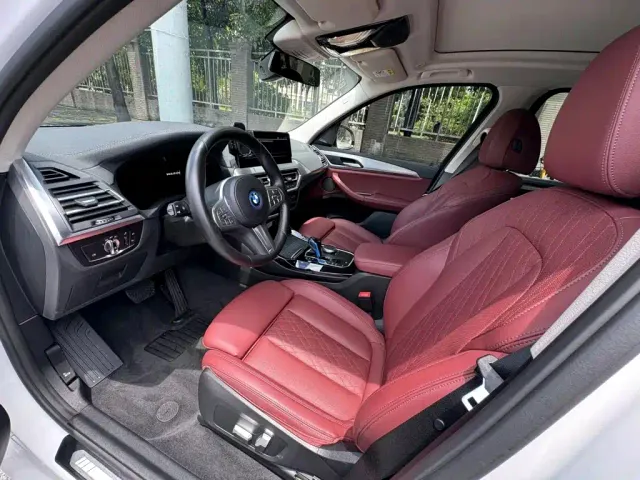 BMW iX3 — Фото автомобиля 3
