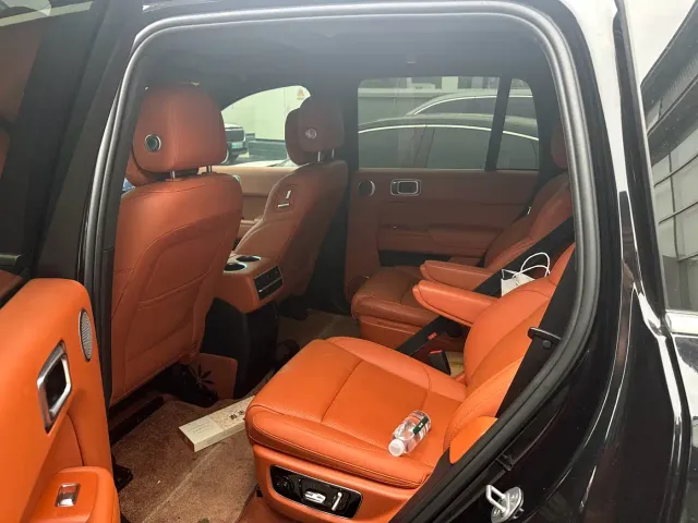 Li Auto L8 — Фото автомобиля 5