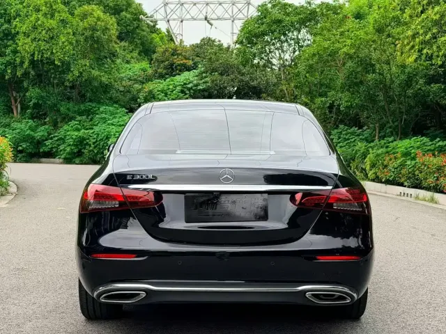 Mercedes-Benz E-Class — Фото автомобиля 9