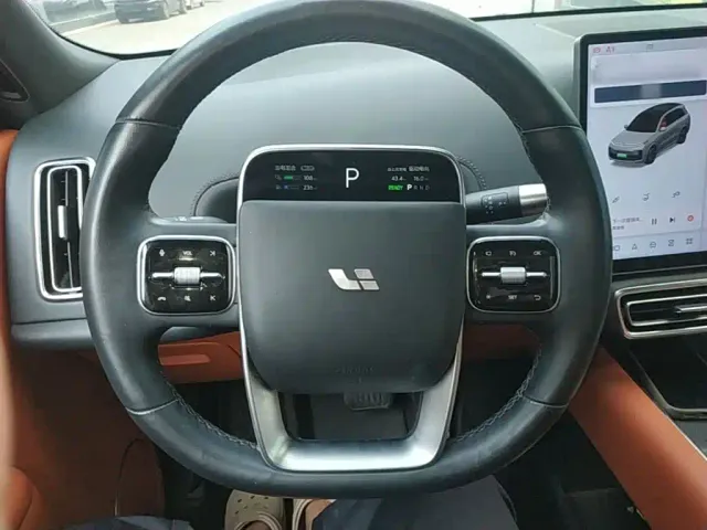 Li Auto L8 — Фото автомобиля 10