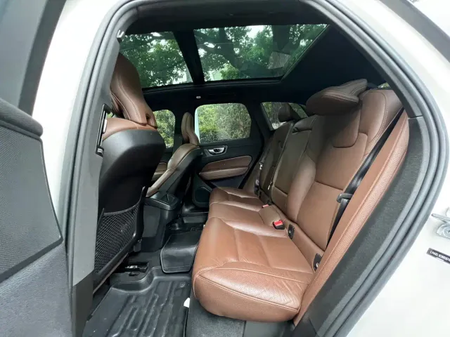 Volvo XC60 — Фото автомобиля 6