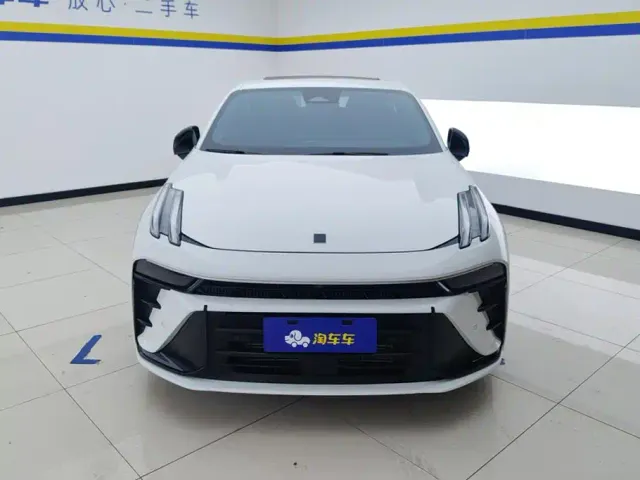 Lynk & Co 03 — Фото автомобиля 2