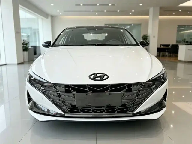 Hyundai Elantra — Фото автомобиля 2