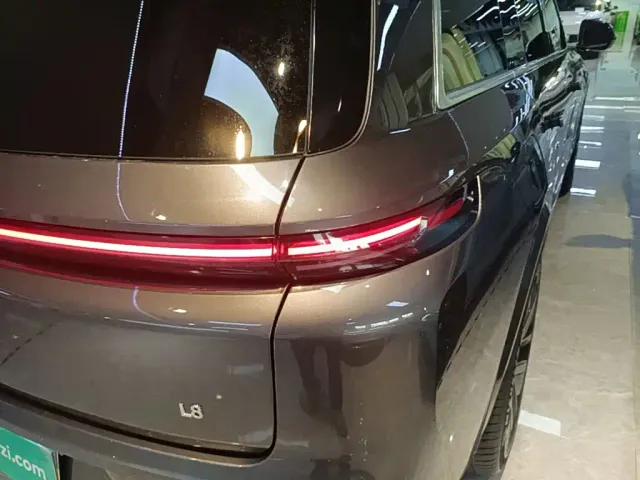 Li Auto L8 — Фото автомобиля 7
