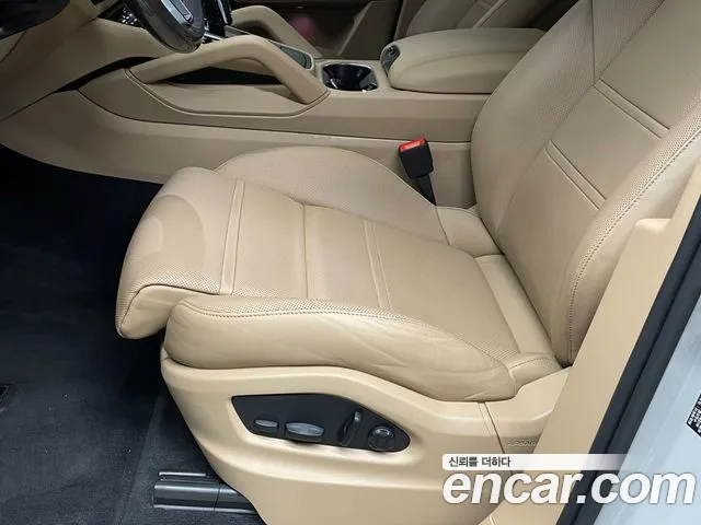 Porsche Cayenne — Фото автомобиля 10